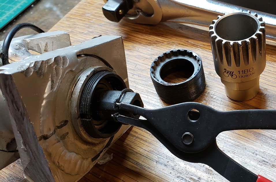 assist_bottom_bracket_tdcm_non-drive-side-cup_snap-ring_removal_photo