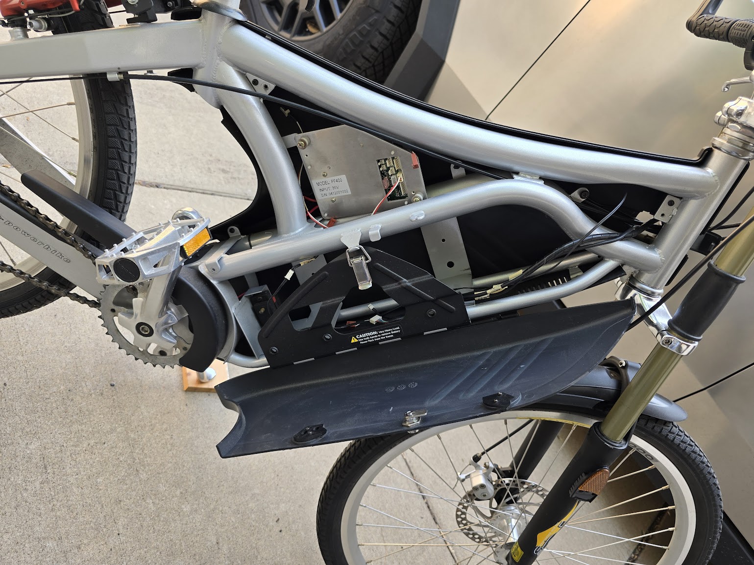 ebike_iacocca_battery_and_controller_compartments_photo