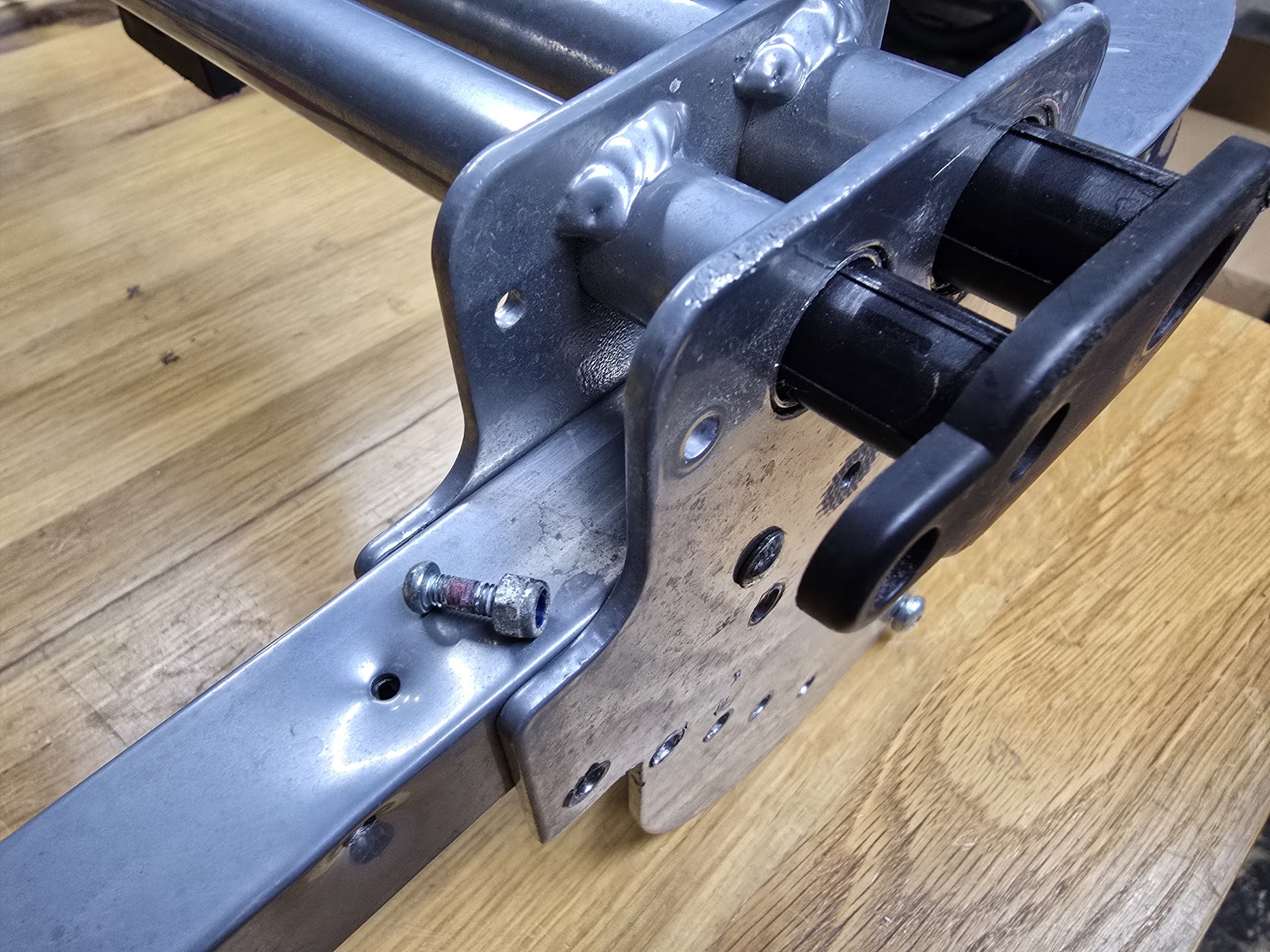 gigi_axle_and_wheel_support_detail_photo