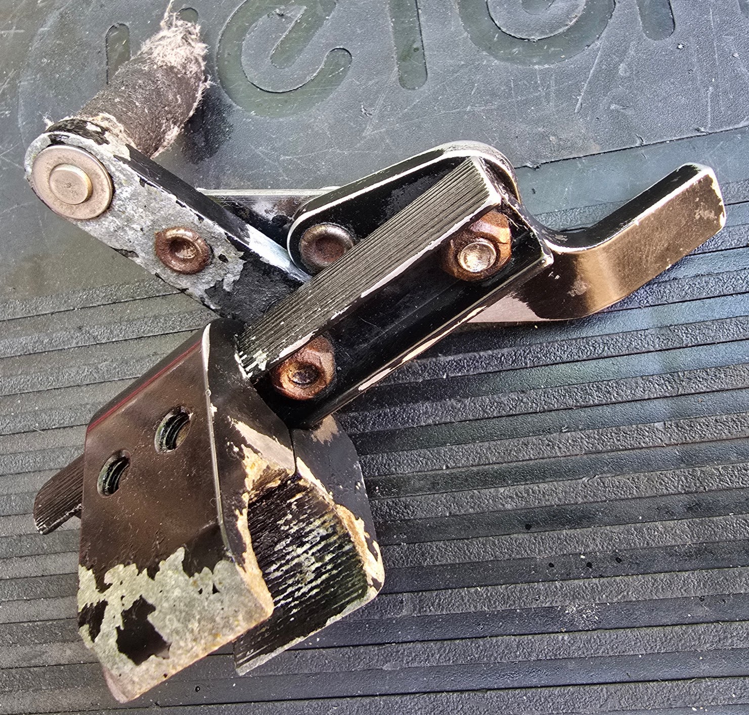 permobility_tilite_titanium_2008_wheelchair_brake_interior_view_photo