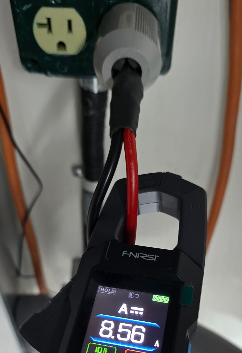 solar_energy_measurement_clamp_meter_of_resistance_heater_photo