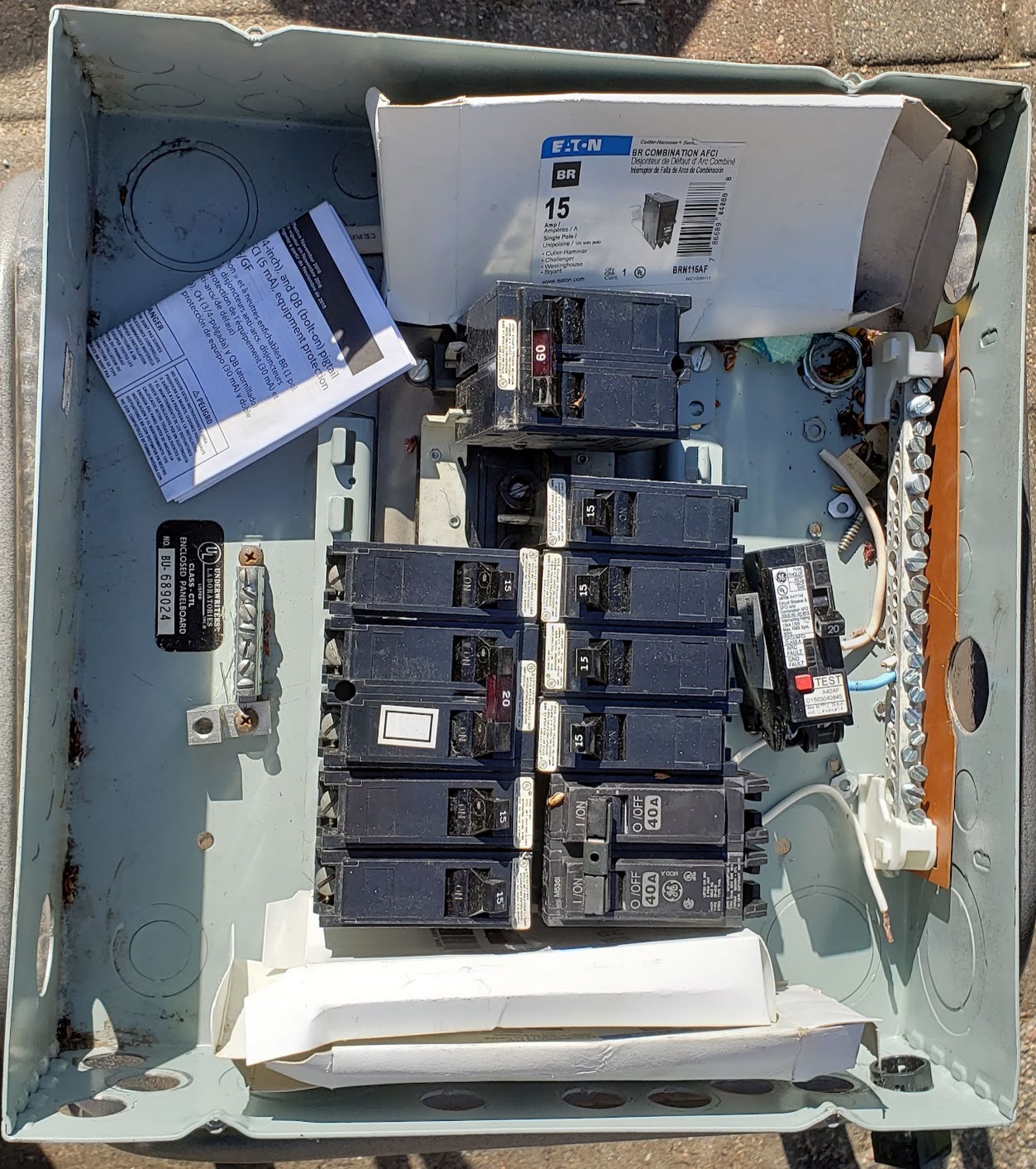 solar_panels_3_input_panel_combiner_panel_dumpster_dive_photo