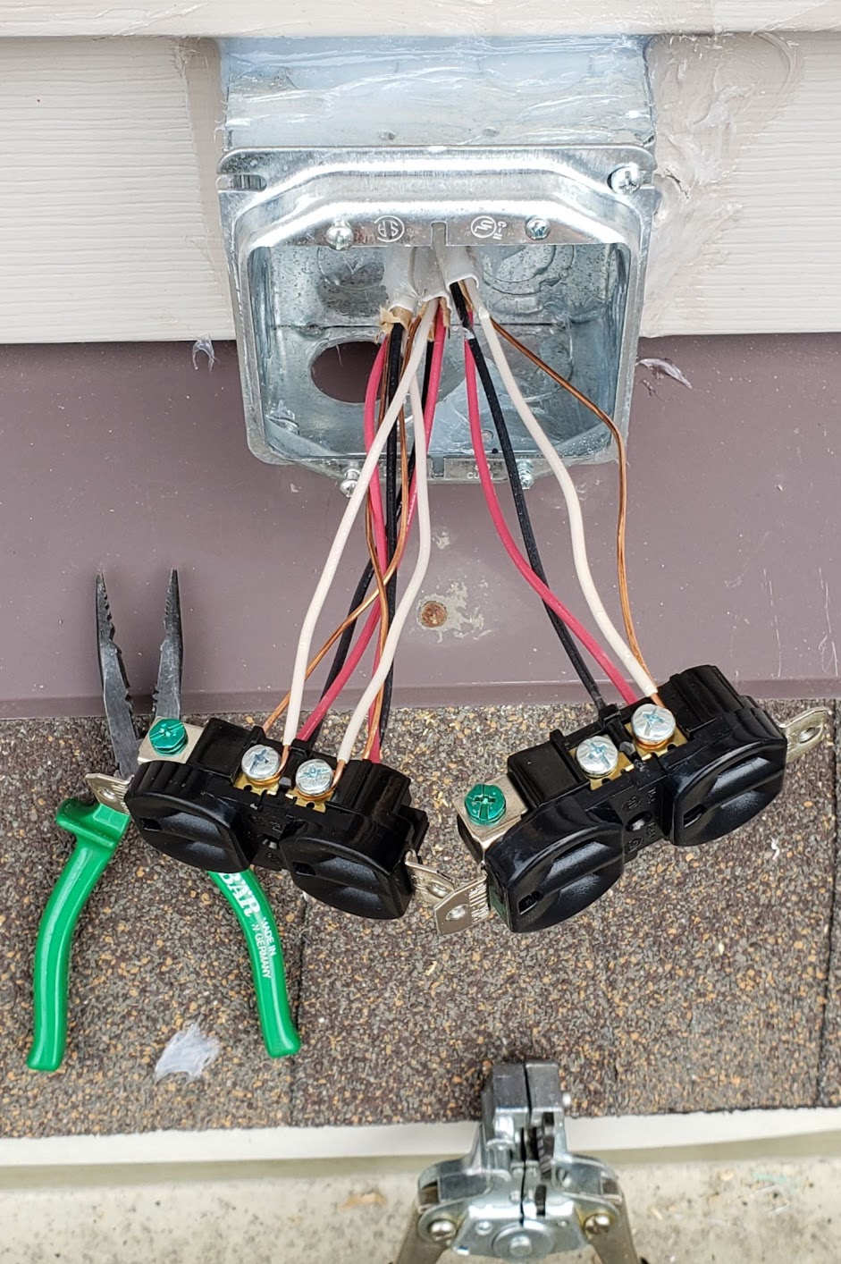 solar_panels_3_on_porch_roof_outlet_wiring_detail_photo