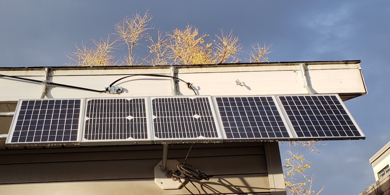 solar_panels_5x10w_array_on_garage_roof_photo