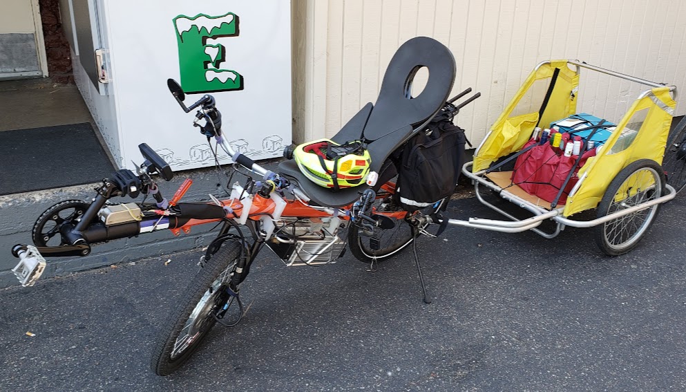 streetmachine_stella_with_trailer_at_thomas_liquors_E_photo